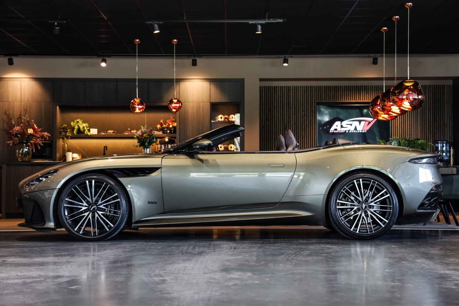 Aston Martin DBS Volante 5.2 V12 SUPERLEGGERA, 725 PK, Carbon/Body/Pack, Premium/Sport/Seats, Stoel/Verwarming/Ventilatie, BTW!! 45599323-1.jpg | FinancialLease