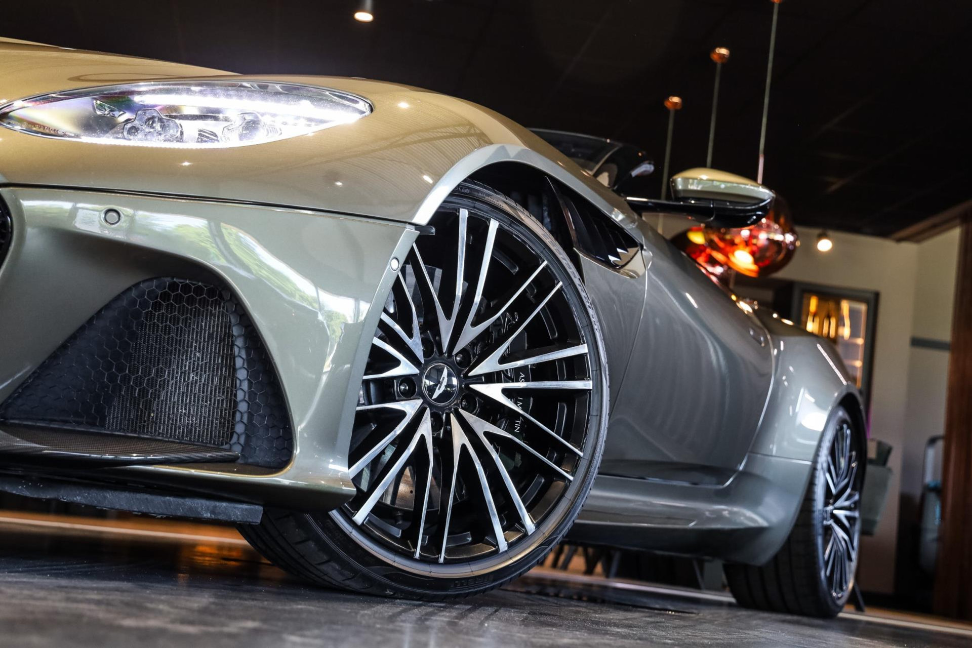 Aston Martin DBS Volante 5.2 V12 SUPERLEGGERA, 725 PK, Carbon/Body/Pack, Premium/Sport/Seats, Stoel/Verwarming/Ventilatie, BTW!! 45599323-10.jpg | FinancialLease