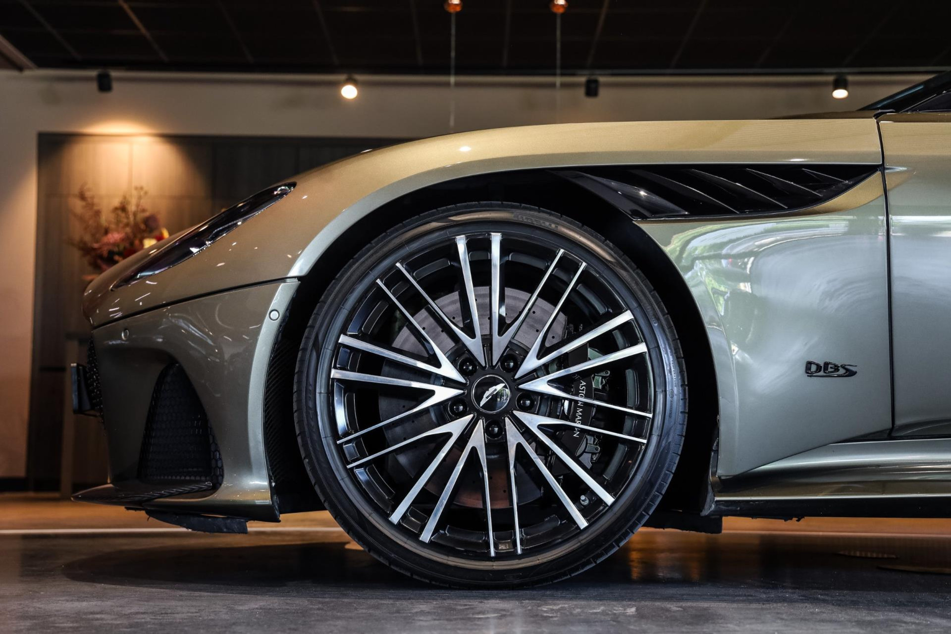 Aston Martin DBS Volante 5.2 V12 SUPERLEGGERA, 725 PK, Carbon/Body/Pack, Premium/Sport/Seats, Stoel/Verwarming/Ventilatie, BTW!! 45599323-11.jpg | FinancialLease