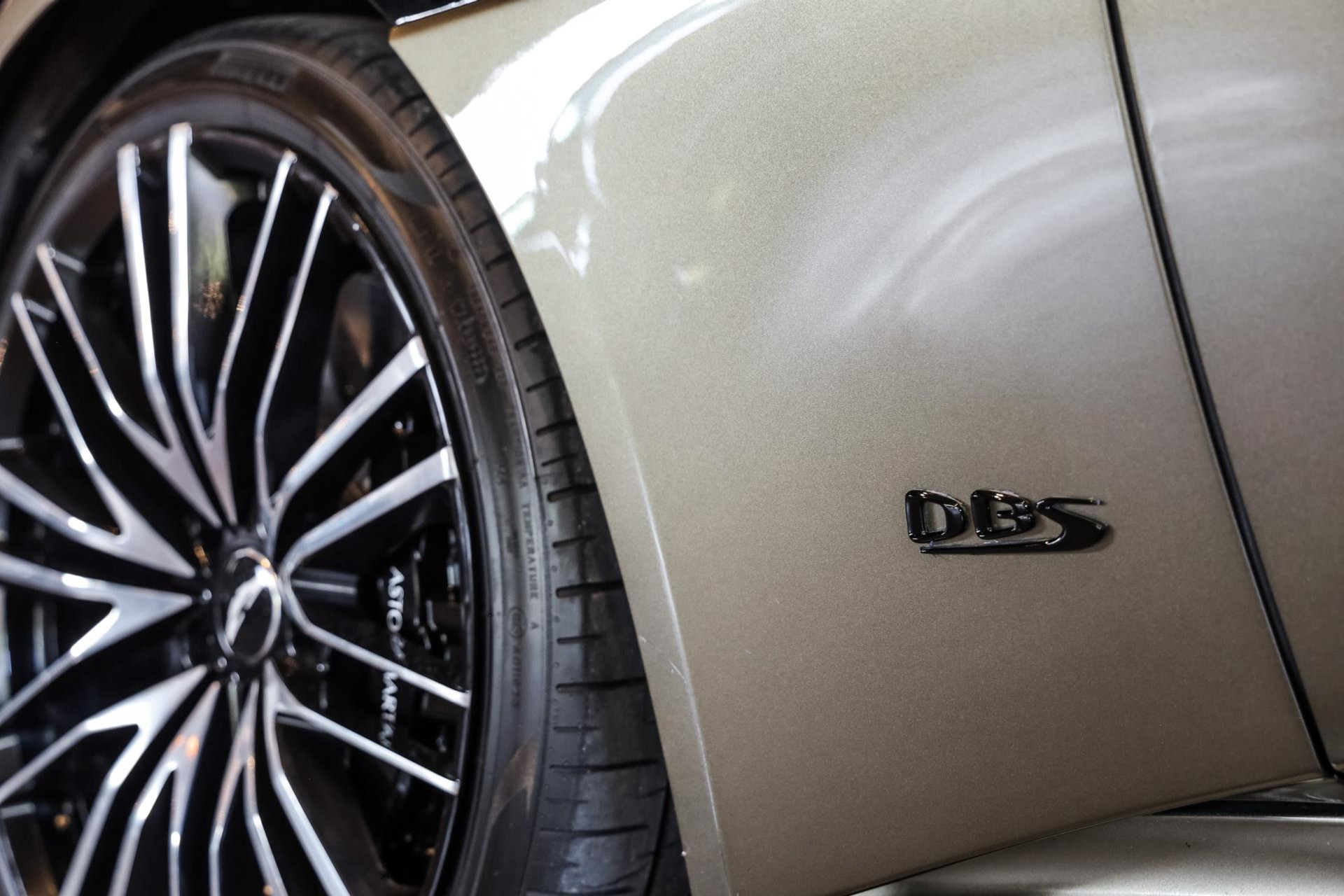 Aston Martin DBS Volante 5.2 V12 SUPERLEGGERA, 725 PK, Carbon/Body/Pack, Premium/Sport/Seats, Stoel/Verwarming/Ventilatie, BTW!! 45599323-12.jpg | FinancialLease