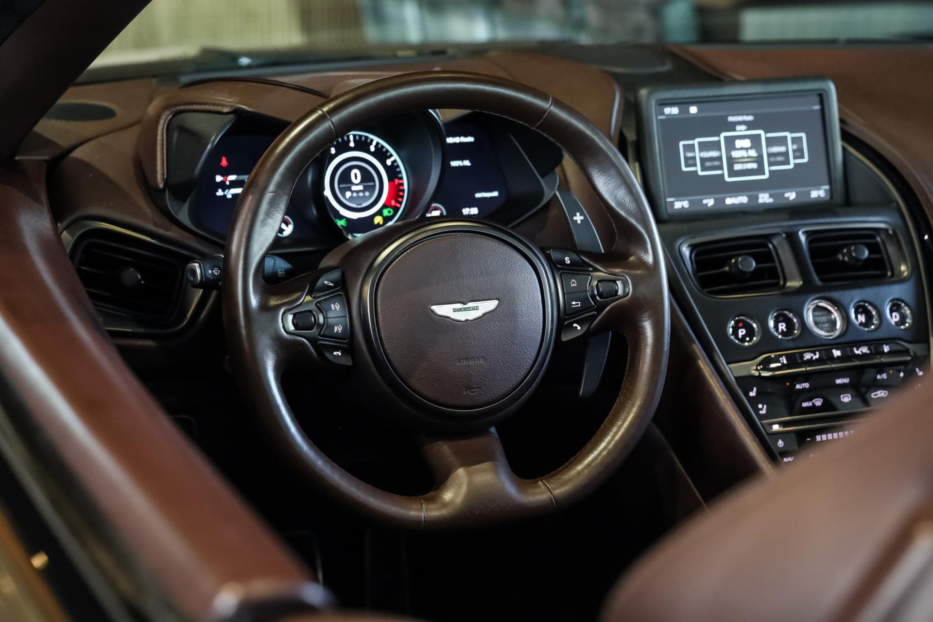 Aston Martin DBS Volante 5.2 V12 SUPERLEGGERA, 725 PK, Carbon/Body/Pack, Premium/Sport/Seats, Stoel/Verwarming/Ventilatie, BTW!! 45599323-15.jpg | FinancialLease
