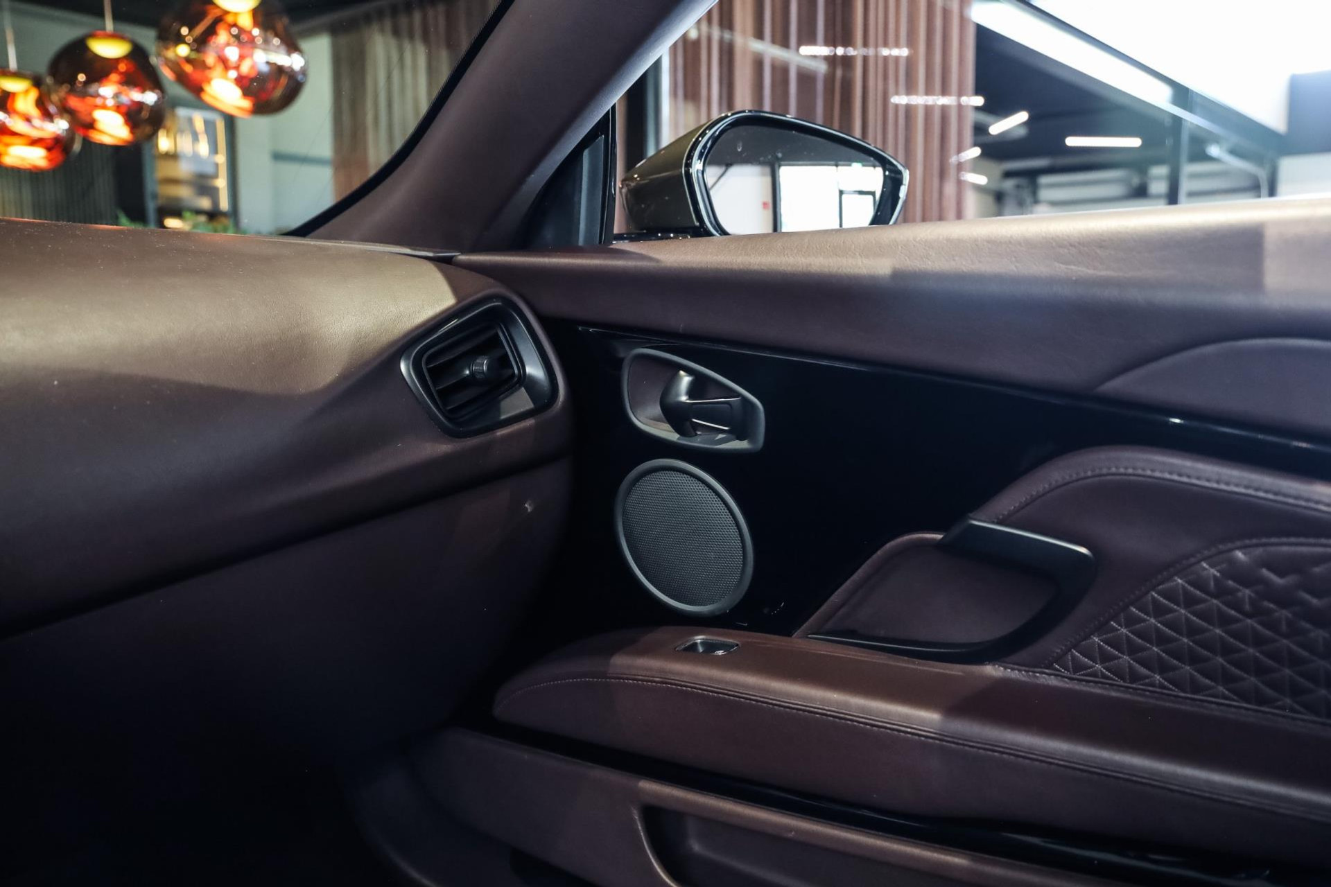 Aston Martin DBS Volante 5.2 V12 SUPERLEGGERA, 725 PK, Carbon/Body/Pack, Premium/Sport/Seats, Stoel/Verwarming/Ventilatie, BTW!! 45599323-23.jpg | FinancialLease