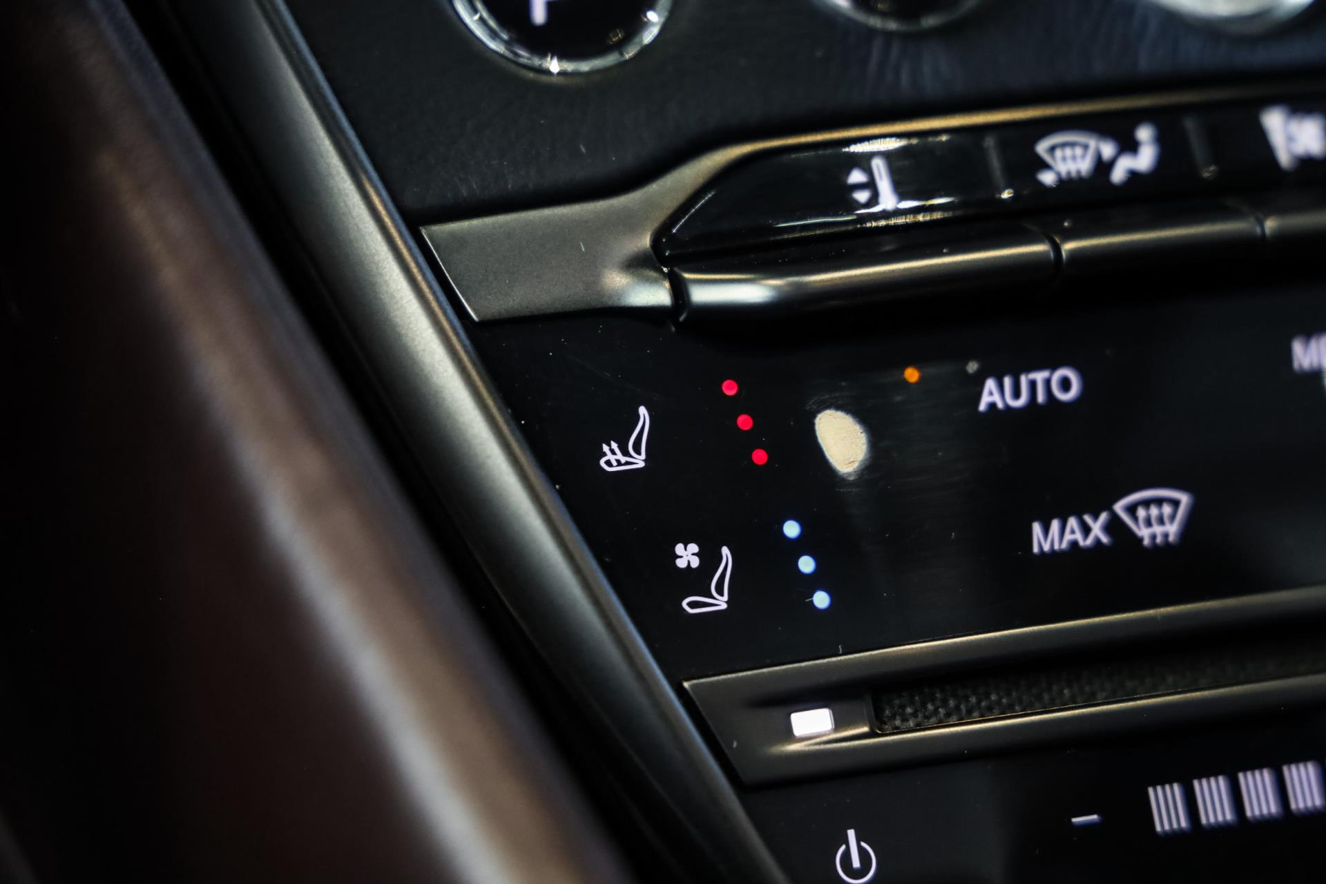 Aston Martin DBS Volante 5.2 V12 SUPERLEGGERA, 725 PK, Carbon/Body/Pack, Premium/Sport/Seats, Stoel/Verwarming/Ventilatie, BTW!! 45599323-26.jpg | FinancialLease