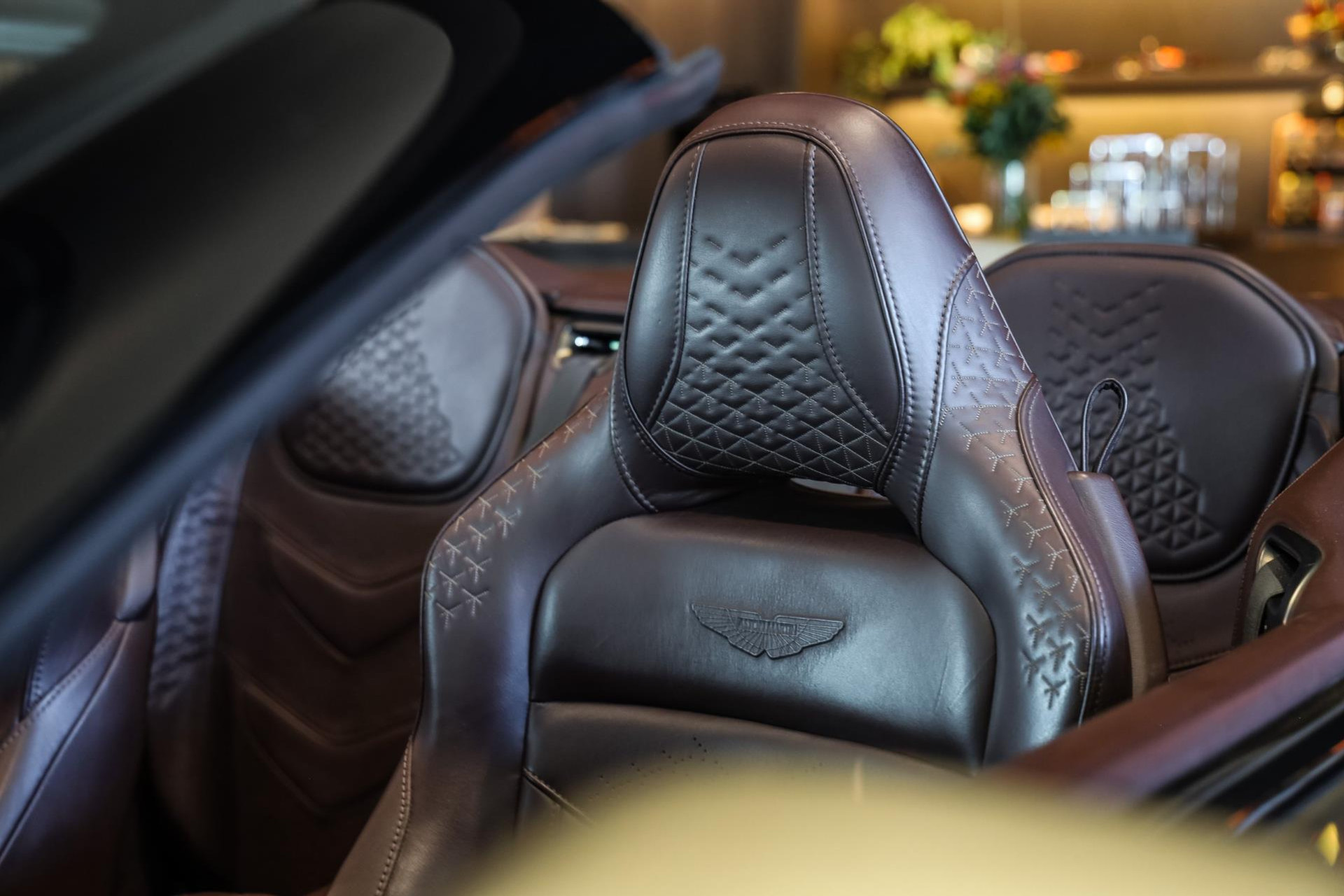 Aston Martin DBS Volante 5.2 V12 SUPERLEGGERA, 725 PK, Carbon/Body/Pack, Premium/Sport/Seats, Stoel/Verwarming/Ventilatie, BTW!! 45599323-32.jpg | FinancialLease