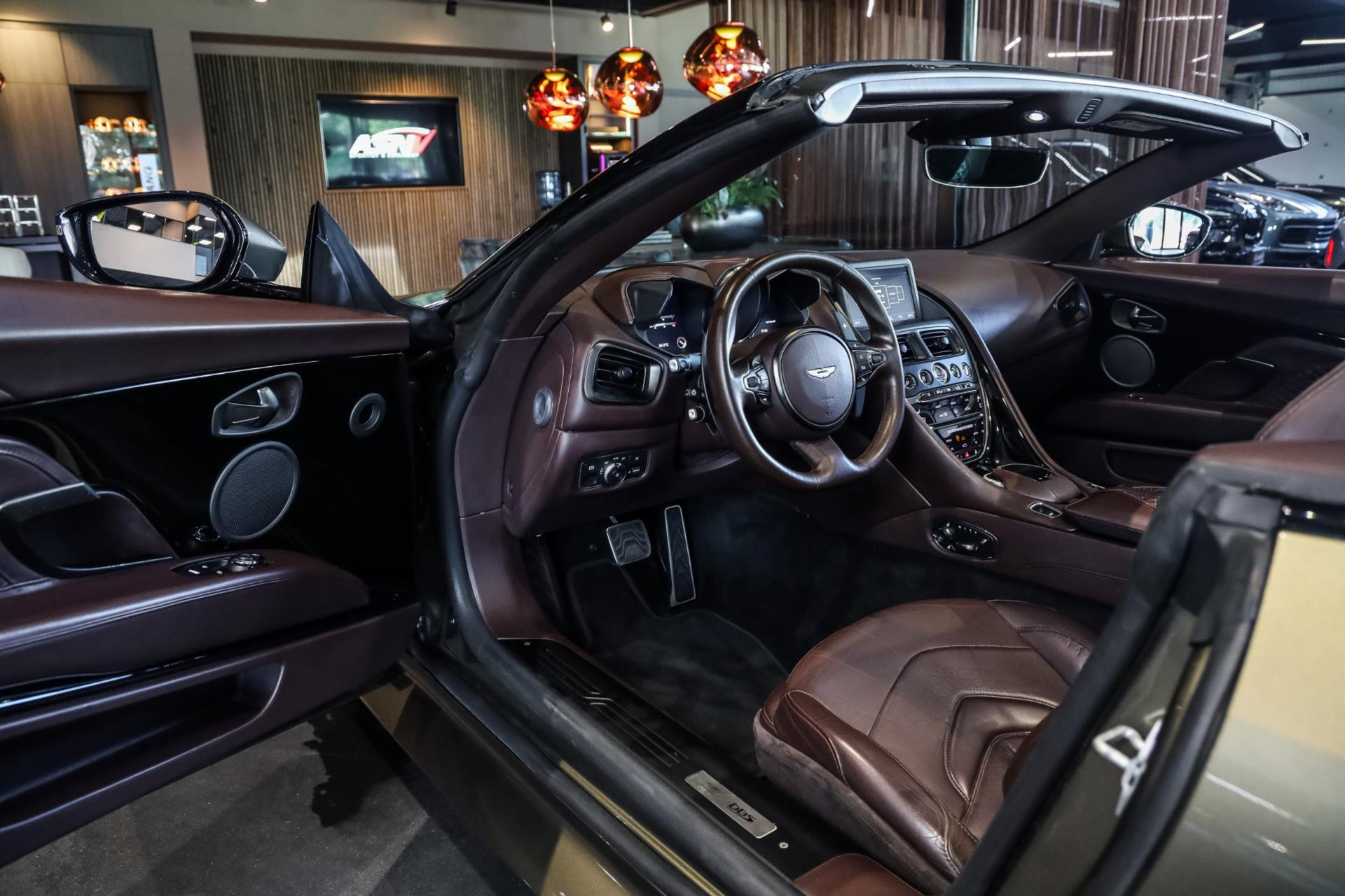 Aston Martin DBS Volante 5.2 V12 SUPERLEGGERA, 725 PK, Carbon/Body/Pack, Premium/Sport/Seats, Stoel/Verwarming/Ventilatie, BTW!! 45599323-4.jpg | FinancialLease