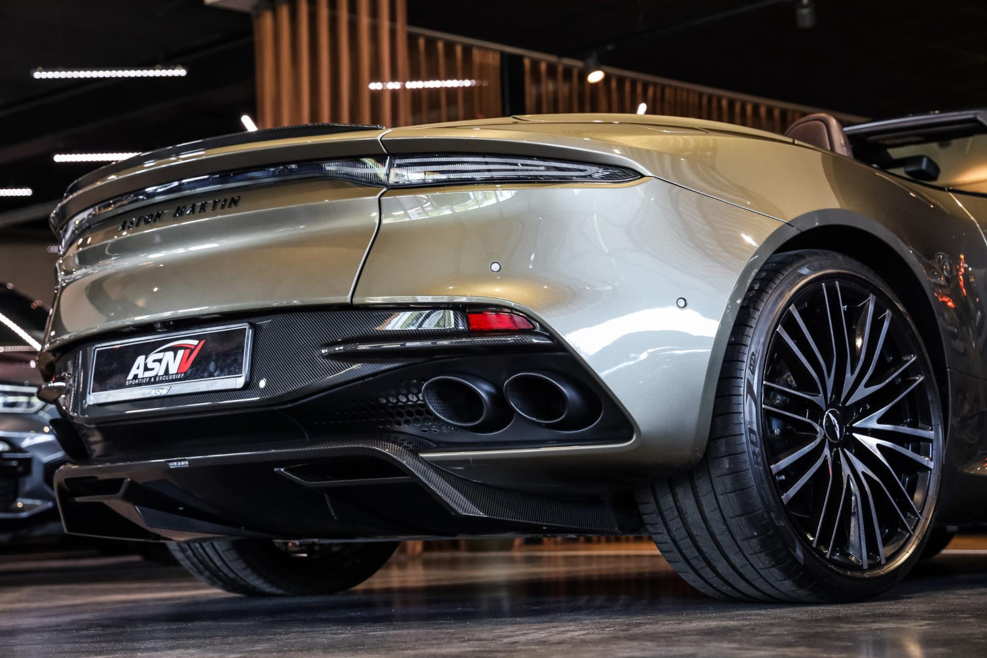 Aston Martin DBS Volante 5.2 V12 SUPERLEGGERA, 725 PK, Carbon/Body/Pack, Premium/Sport/Seats, Stoel/Verwarming/Ventilatie, BTW!! 45599323-41.jpg | FinancialLease