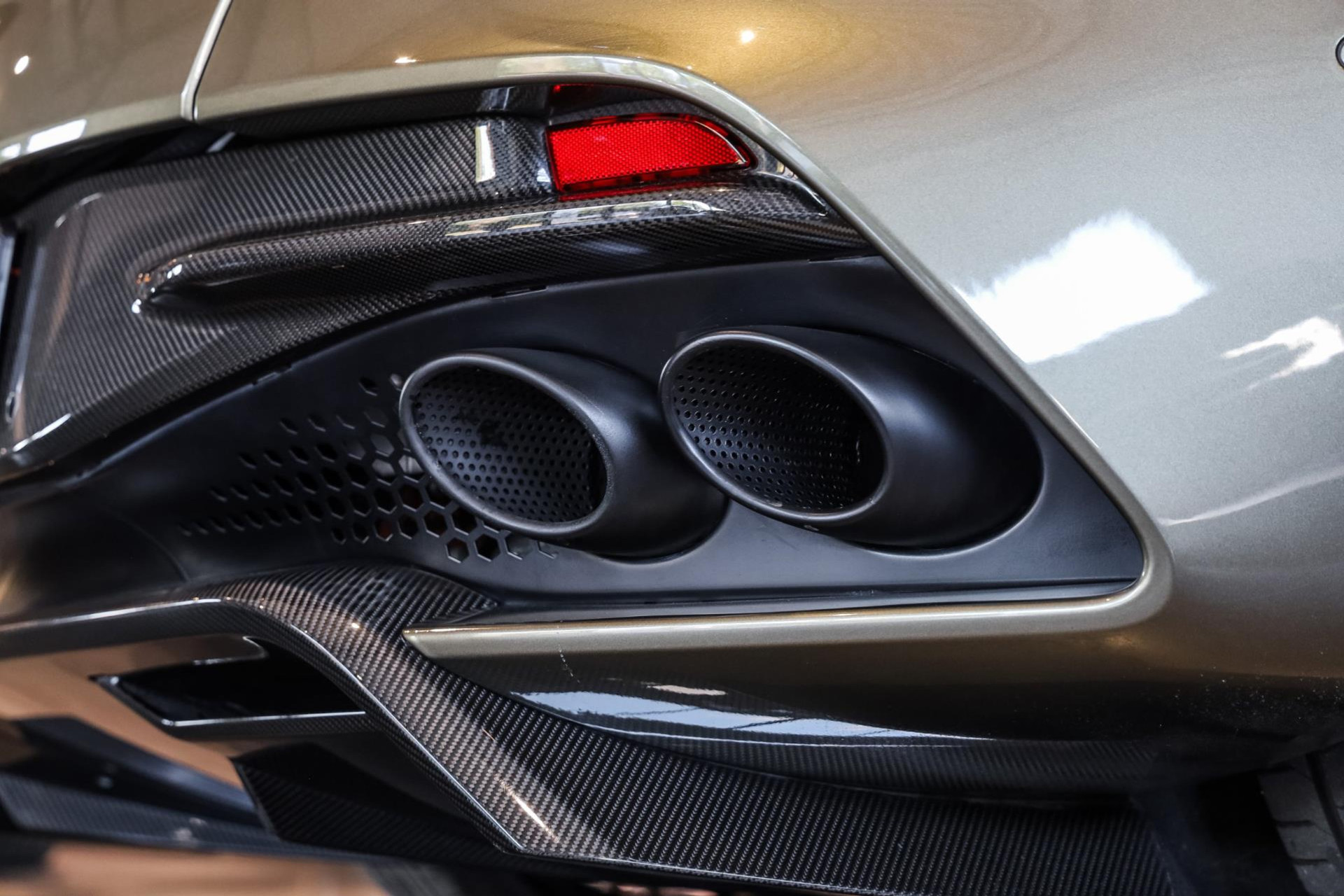 Aston Martin DBS Volante 5.2 V12 SUPERLEGGERA, 725 PK, Carbon/Body/Pack, Premium/Sport/Seats, Stoel/Verwarming/Ventilatie, BTW!! 45599323-42.jpg | FinancialLease