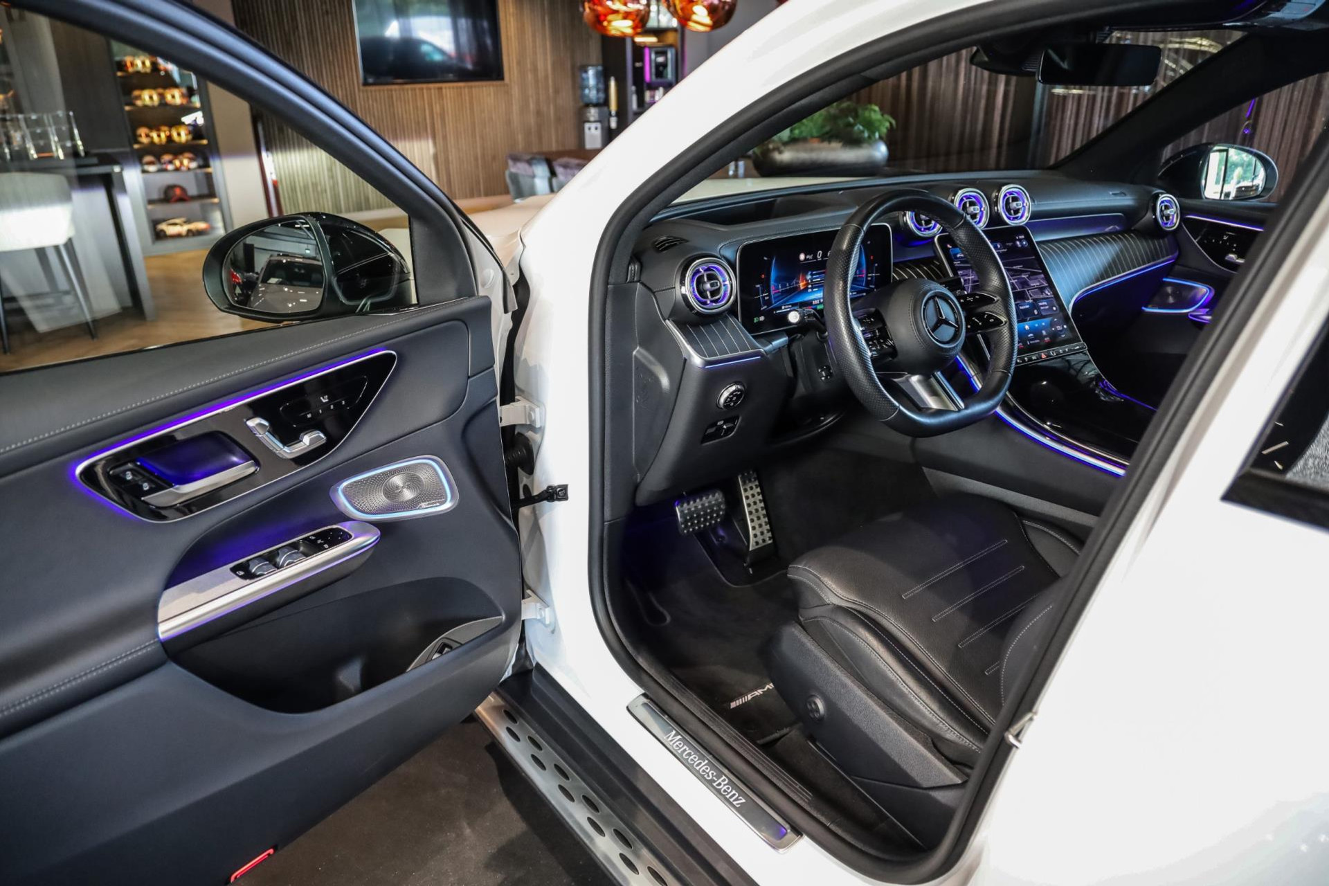 Mercedes-Benz GLC Coupé 400e 4MATIC AMG Line, 381 PK, Full/63AMG, Pano/Dak, Head/Up, Distronic/Plus, 360/Camera, Org. NL!! 47884573-5.jpg | FinancialLease