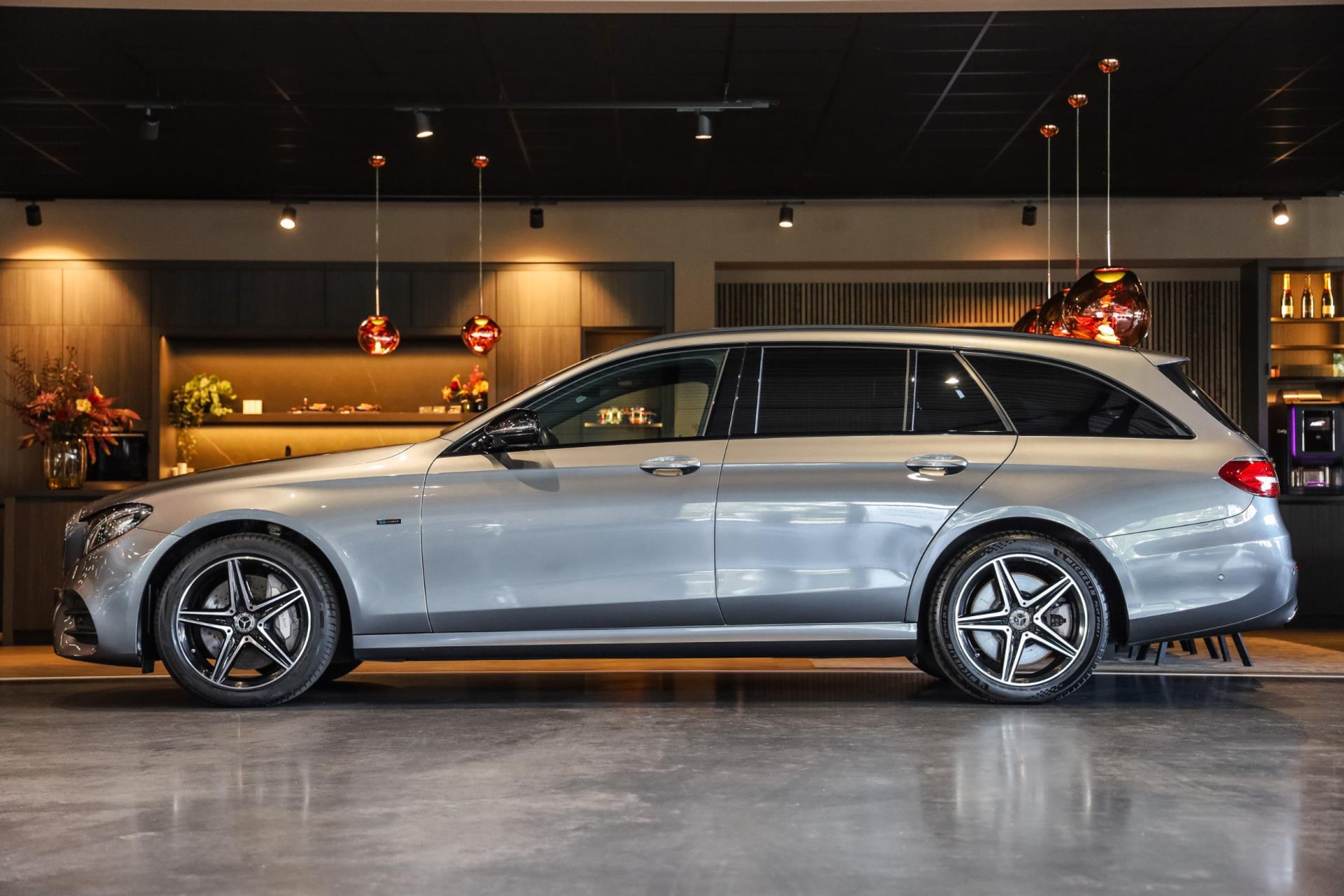 Mercedes-Benz E-Klasse Estate 300 de Business Solution AMG, 306 PK, AMG/In/Exterieur, Wide/Screen, Night/Pakket, Camera, BTW, 2020 47970019-1.jpg | FinancialLease