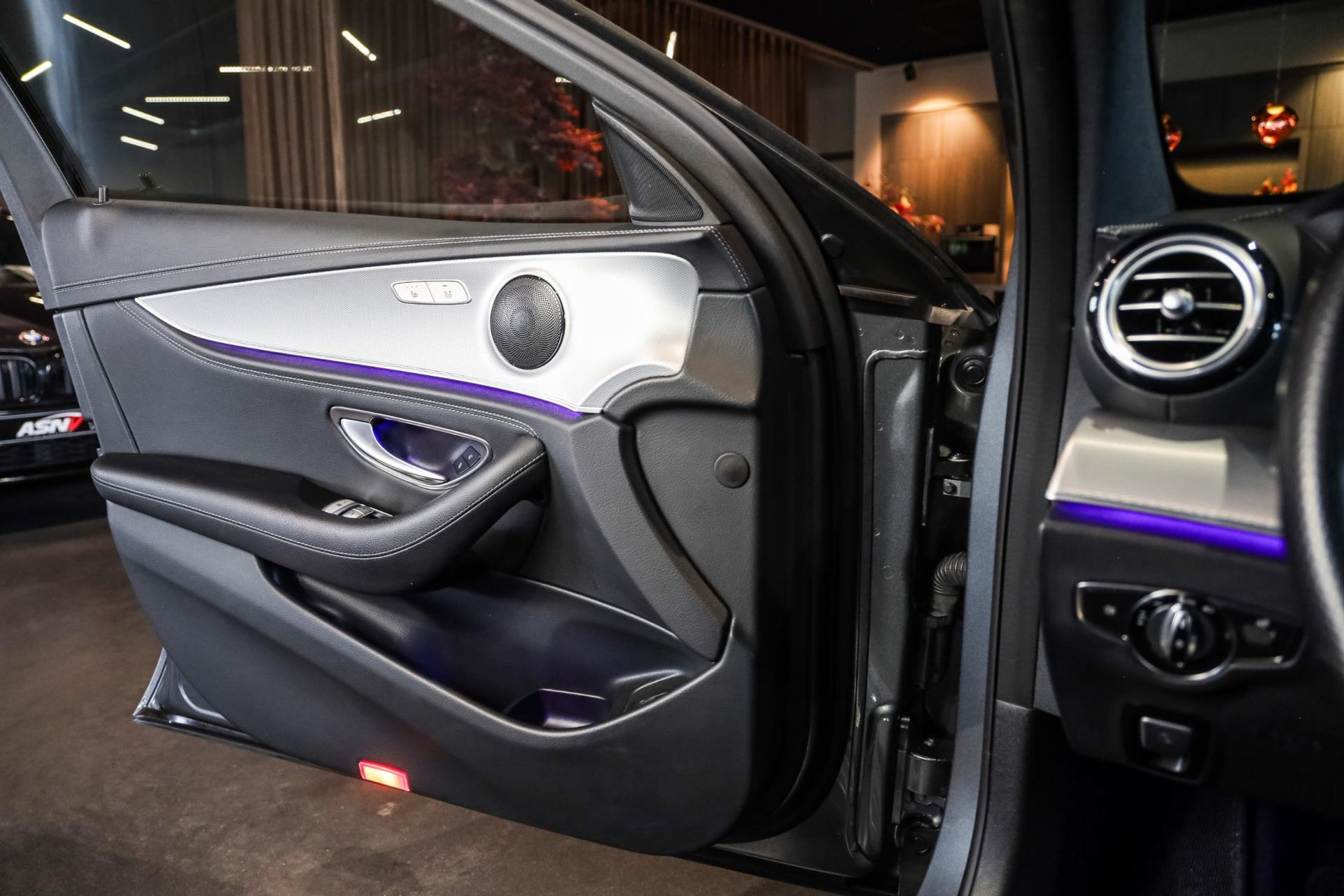 Mercedes-Benz E-Klasse Estate 300 de Business Solution AMG, 306 PK, AMG/In/Exterieur, Wide/Screen, Night/Pakket, Camera, BTW, 2020 47970019-23.jpg | FinancialLease