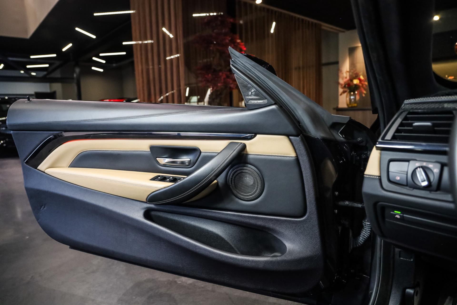 BMW M4 Cabriolet 430 PK, M/Performance/Uitlaat, Carbon/Front/Rear, Sport/Seats, Harman/Kardon, Head/Up, Surround/View, Org NL!! 48513922-26.jpg | FinancialLease