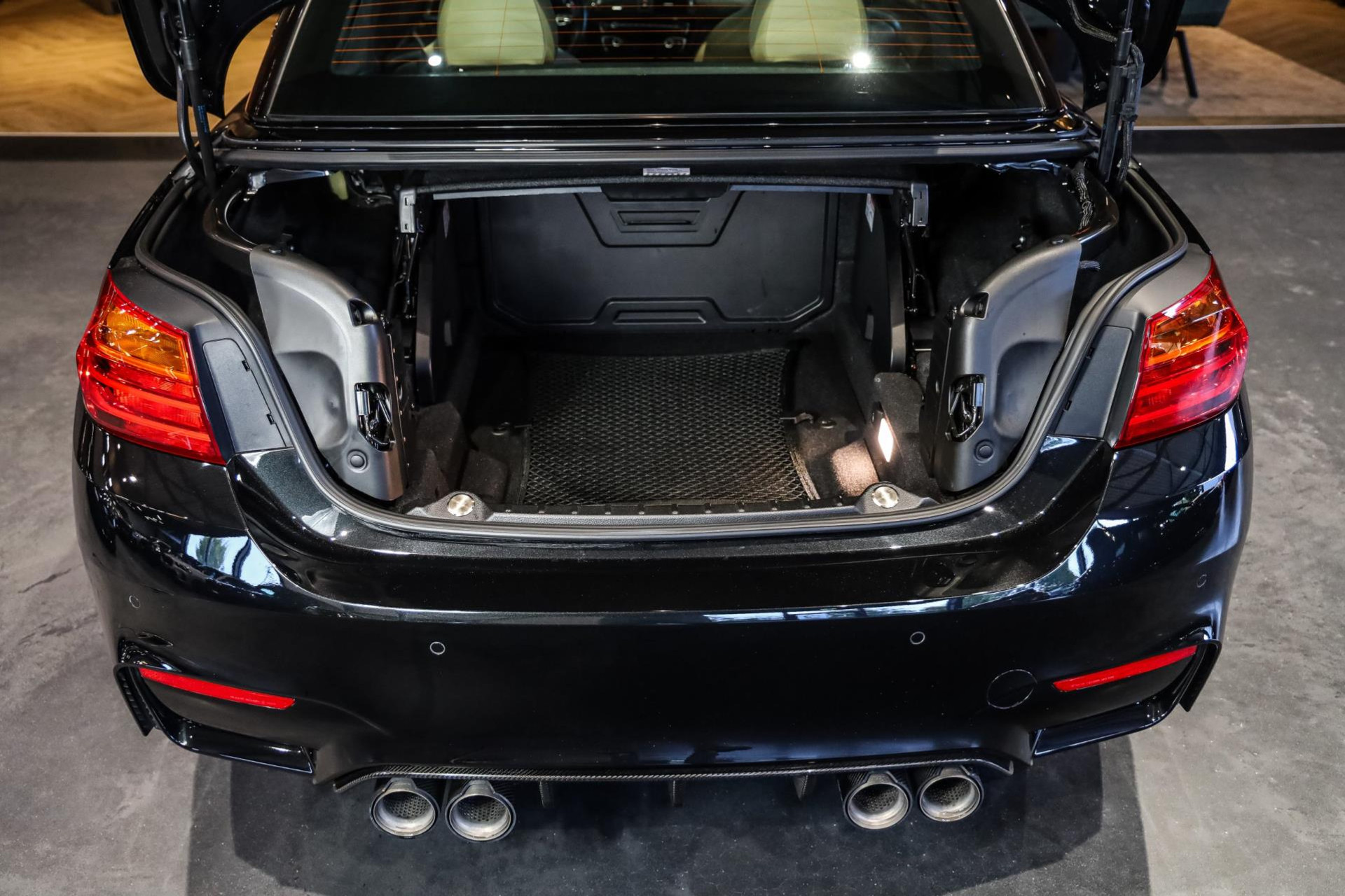 BMW M4 Cabriolet 430 PK, M/Performance/Uitlaat, Carbon/Front/Rear, Sport/Seats, Harman/Kardon, Head/Up, Surround/View, Org NL!! 48513922-45.jpg | FinancialLease