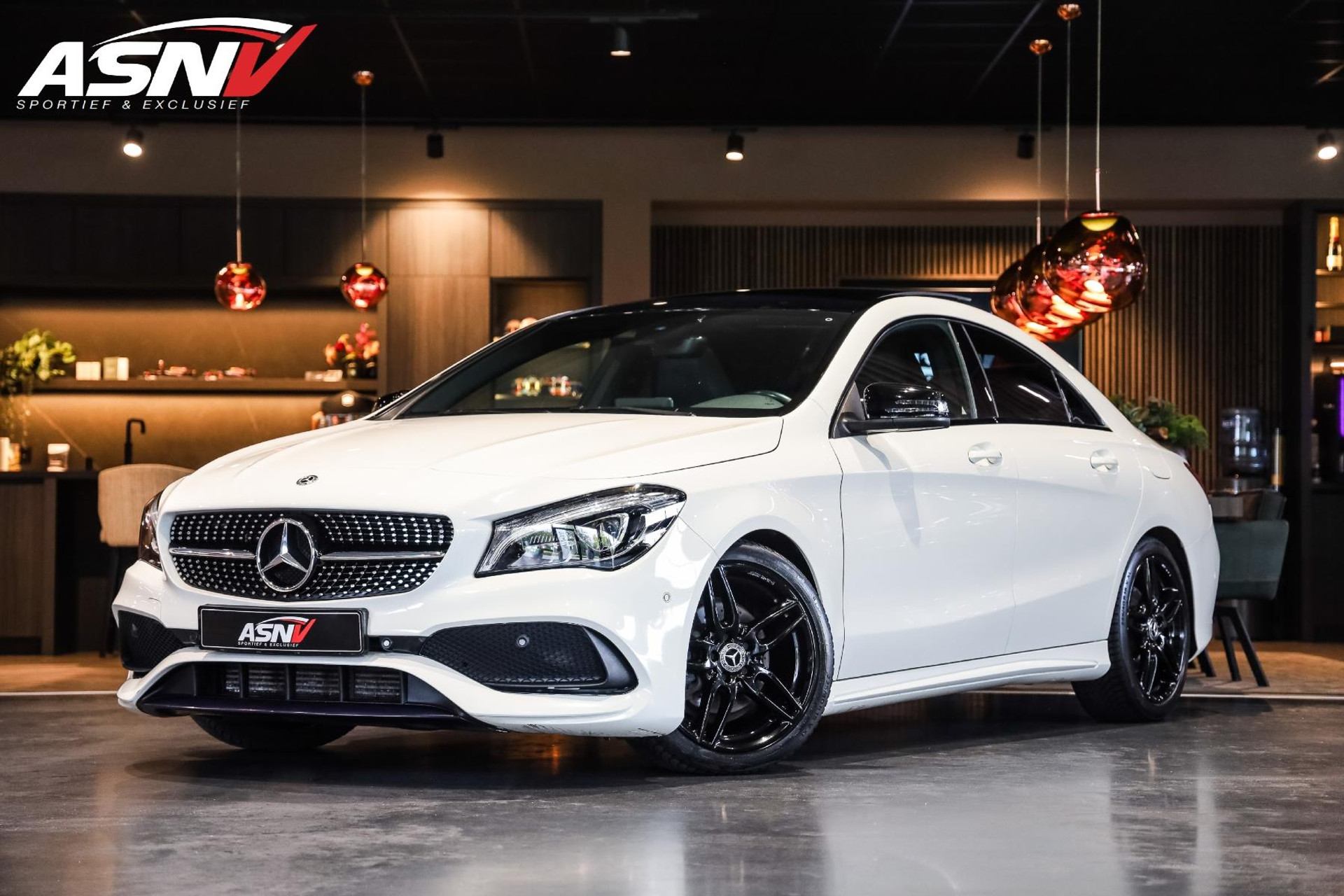Mercedes-Benz CLA 180 AMG Line, 122 PK, Facelift, AMG/In/Exterieur, Pano/Dak, LED, Night/Pakket, Navigatie, Automaat,132DKM 48516454-0.jpg | FinancialLease
